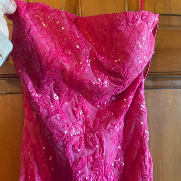 Windsor Dresses & Skirts - Windsor Hot Pink Sequin Strapless Dress